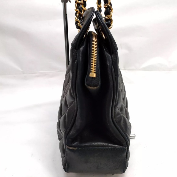 CHANEL CC CHARM Lambskin Tote - Picture 4 of 12